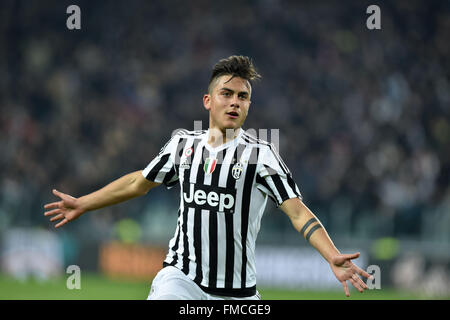 Turin, Italie. Mar 11, 2016. Paulo Dybala de Juventus célèbre un but au cours de la Serie A italienne match de football entre la Juventus et Sassuolo au Juventus Stadium à Turin, Italie, le 11 mars 2016. La Juventus a gagné 1-0. Credit : Alberto Lingria/Xinhua/Alamy Live News Banque D'Images