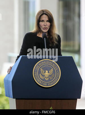 Los Angeles, Californie, USA. Mar 11, 2016. PATTI DAVIS, fille de Nancy Reagan, parle pendant un service funèbre pour l'ancienne Première dame Nancy Reagan à la Ronald Reagan Presidential Library and Museum. Reagan est mort d'insuffisance cardiaque dans son sommeil à son Bel Air accueil dimanche à l'âge de 94 ans. Un épisode 1 000 invités du monde de la politique est allé(e) à l'adieu à Nancy Reagan comme l'ex-première dame est l'éloge et étendu pour se reposer à côté de son mari à sa bibliothèque présidentielle. Ringo : crédit Chiu/ZUMA/Alamy Fil Live News Banque D'Images