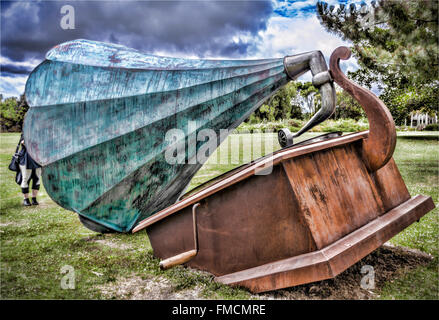 Les chants d'oiseaux, par Chris Moore. Une partie de l'installation de la sculpture dans les jardins, Jardins botaniques d'Auckland, Auckland, Nouvelle-Zélande, NZ Banque D'Images