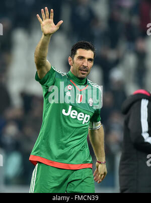 Turin, Italie. Mar 11, 2016. Le gardien de but Gianluigi Buffon de la Juventus réagit après la Serie A italienne match de football entre la Juventus et Sassuolo au Juventus Stadium à Turin, Italie, le 11 mars 2016. La Juventus a gagné 1-0. Credit : Alberto Lingria/Xinhua/Alamy Live News Banque D'Images