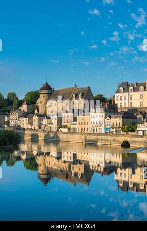 France, Mayenne, Laval, les bords de rivière la Mayenne, le vieux château médiéval Banque D'Images