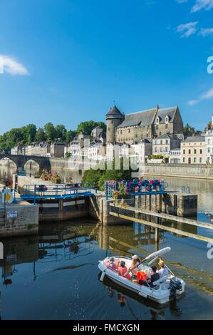 France, Mayenne, Laval, les bords de rivière la Mayenne, le verrou et le Château Banque D'Images