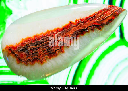 L'Afrique de l'onyx agate druzy naturel minéral pierre en studio Banque D'Images