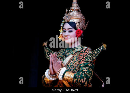 Femme danseuse Apsara, Siem Reap, Cambodge Banque D'Images