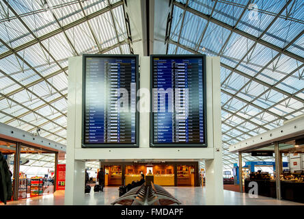 Affichage de vol, Concourse à Charles-de-Gaulle, CDG, Le Mesnil-Amelot, aéroport de Paris, Ile-de-France, France Banque D'Images