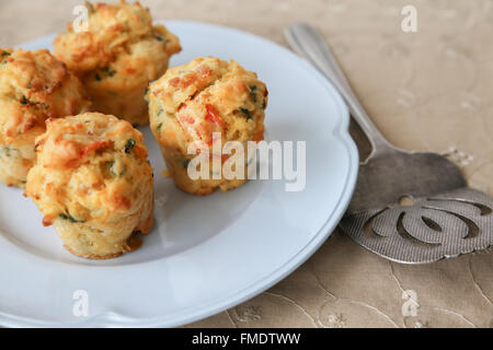 Mini muffins faits maison d'oeufs Mini quiche, selective focus Banque D'Images