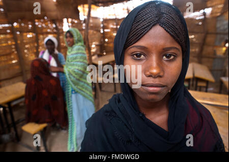 Ecolières dans une école publique de classe. Tous d'entre eux sont musulmans et appartiennent à la tribu Afar (Éthiopie) Banque D'Images