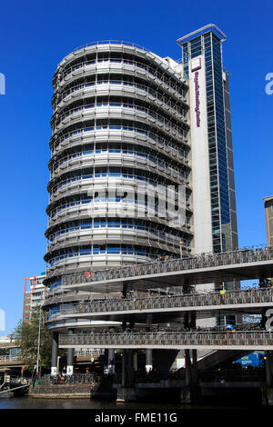 Parking à vélos près de la Gare Centrale d'Amsterdam, Pays-Bas Banque D'Images