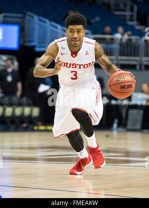 Orlando, FL, USA. Mar 11, 2016. Houston guard Ronnie Johnson (3) pendant le premier semestre de l'Américain de basket-ball de NCAA tournoi Athletic Conference entre le Tulane Green Wave et les Cougars de Houston à l'Amway Center d'Orlando, Floride. Romeo T Guzman/CSM/Alamy Live News Banque D'Images