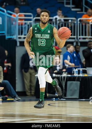 Orlando, FL, USA. Mar 11, 2016. Garde Tulane Malik Morgan (13) durant la première moitié de basket-ball de NCAA dans l'American Athletic Conference tournament entre la Tulane Green Wave et les Cougars de Houston à l'Amway Center d'Orlando, Floride. Romeo T Guzman/CSM/Alamy Live News Banque D'Images