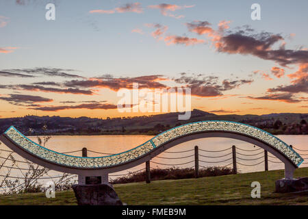 Coucher de soleil sur le lac Taupo en Nouvelle Zélande Banque D'Images