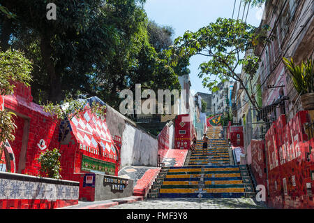 Les touristes visitant l'escalier Selaron à Rio de Janeiro, Brésil Banque D'Images