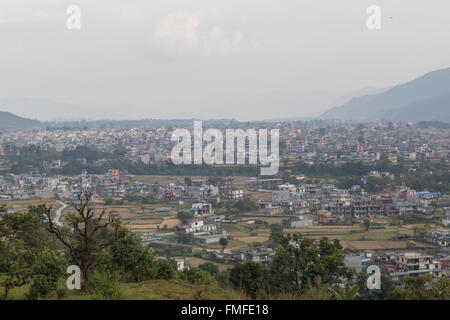 Vue aérienne sur la ville népalais Pokhara. Banque D'Images