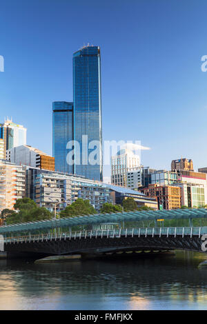 Rialto Towers et skyline le long de la rivière Yarra, Melbourne, Victoria, Australie Banque D'Images