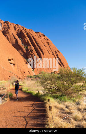 Uluru (Site du patrimoine mondial de l'UNESCO), Parc National d'Uluru-Kata Tjuta, Territoire du Nord, Australie Banque D'Images