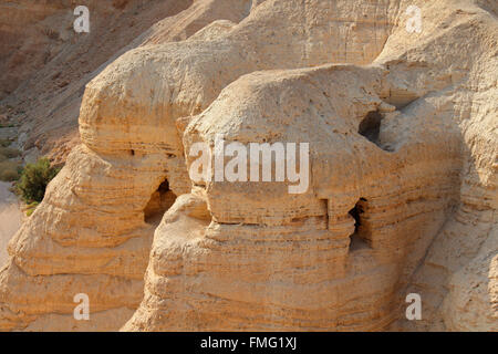 Grottes de Qumran au site archéologique dans le désert de Judée de la Cisjordanie, Israël Banque D'Images