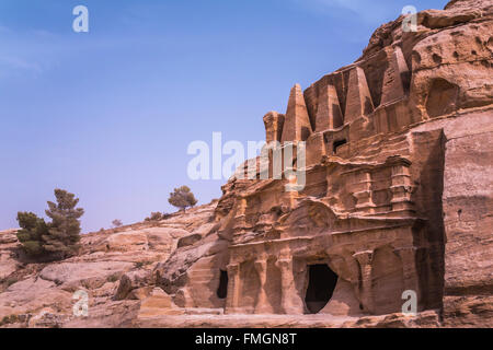 La Porte Bab el-Siq Triclinium et tombe dans les ruines de la ville de red rock de Petra, Royaume hachémite de Jordanie, Moyen-Orient. Banque D'Images