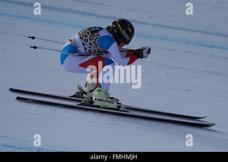 Lenzerheide (Suisse). 12 mars, 2016. Lara Gut (SUI) lors de sa course dans le Super G Dames à la Coupe du Monde de ski AUDI FIS de Lenzerheide. Crédit : Rolf Simeon/Alamy Live News. Banque D'Images