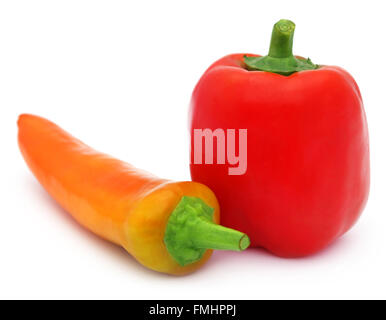 Poivron banane avec capsicum sur fond blanc Banque D'Images