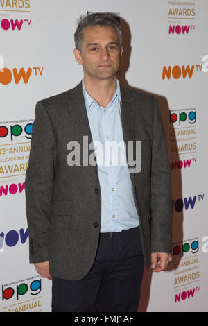 Londres, Royaume-Uni. 11 mars 2016. Dave Directeur Nath. L'arrivée des célébrités Tapis rouge pour la 42e remise des prix de la télévision et de la Radio déjeuner organisé par le Broadcasting Press Guild parrainé par NOW TV au Theatre Royal Drury Lane. Banque D'Images