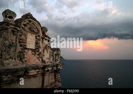 L'Italie, petite église baroque de Tellaro, village près de la ville de Lerici, La Spezia, Ligurie région du golfe Banque D'Images