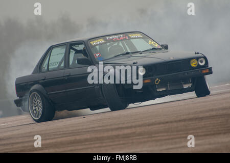 Corby, Northamptonshire, Angleterre. Mar 12, 2016. BMW E30 drift racing voiture en Drift Matsuri à Rockingham Motor Speedway le 12 mars, 2016 à Corby, Northamptonshire, Royaume-Uni. Credit : Gergo Toth/Alamy Live News Banque D'Images