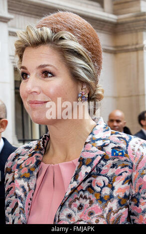 Paris, France. Mar 11, 2016. Le Roi Willem Alexander et la Reine Máxima visitez l'Hôtel de Ville pendant leur visite d'État à Paris, France, 11 mars 2016. Dernier jour des 2 jours visite d'Etat en France. Photo : PRE/Albert Nieboer - - AUCUN FIL SERIVCE -/dpa/Alamy Live News Banque D'Images