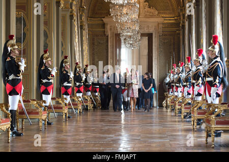 Paris, France. Mar 11, 2016. Le Roi Willem Alexander et la Reine Máxima visitez l'Hôtel de Ville pendant leur visite d'État à Paris, France, 11 mars 2016. Dernier jour des 2 jours visite d'Etat en France. Photo : PRE/Albert Nieboer - - AUCUN FIL SERIVCE -/dpa/Alamy Live News Banque D'Images