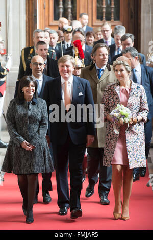 Paris, France. Mar 11, 2016. Le Roi Willem Alexander et la Reine Máxima visitez l'Hôtel de Ville pendant leur visite d'État à Paris, France, 11 mars 2016. Dernier jour des 2 jours visite d'Etat en France. Photo : PRE/Albert Nieboer - - AUCUN FIL SERIVCE -/dpa/Alamy Live News Banque D'Images