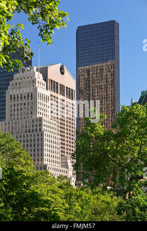 La Trump Tower et le Sony Building, après-midi d'été vue de Central Park. Midtown, Manhattan, New York City Banque D'Images