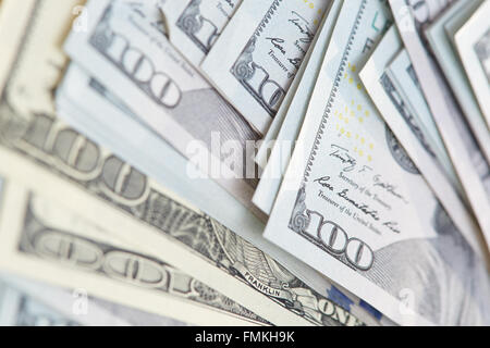 Une centaine de dollars US de billets en euros. Vue rapprochée Banque D'Images