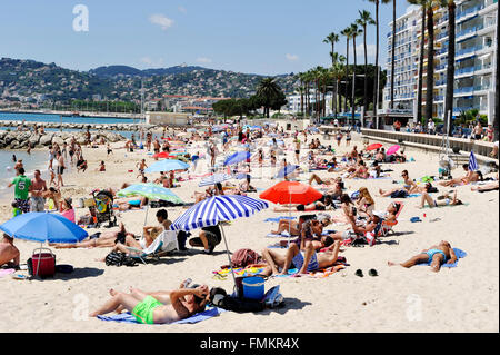 Plage de Juan les Pins, Côte d'Azur, France Banque D'Images