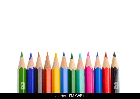 Beaucoup de couleur différente de crayons en fond blanc Banque D'Images