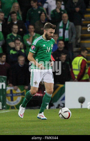 07 Sept 2015 - Euro 2016 Qualifications - Groupe F - Irlande du Nord 1 Hongrie 1. Le milieu de l'Irlande du Nord Stuart Dallas. Banque D'Images