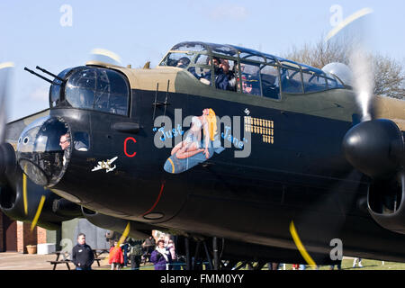 Nose art sur Lancaster NX611 'Jane' à East Kirkby Banque D'Images