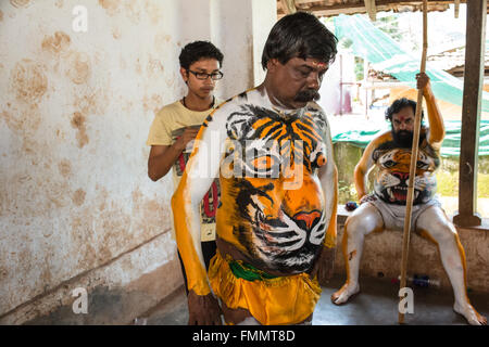 L'Inde Kerala , Pulikali art maquillage Banque D'Images