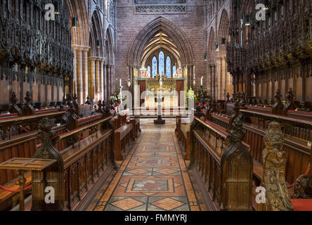 Les stalles du choeur et nef de la cathédrale de Chester, Chester, Cheshire, Angleterre, RU Banque D'Images