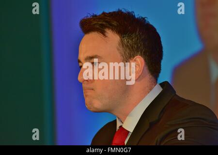 Derry. Mar 12, 2016. Derry, Irlande du Nord, Royaume-Uni, le 12 mars, 2016. SDLP Chef Colum Eastwood MLA traite de la fête annuelle de la conférence diffusée en direct sur la BBC © Mark Winter/Alamy Live News Crédit : Mark Winter/Alamy Live News Banque D'Images