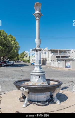 CRADOCK, AFRIQUE DU SUD - 16 février 2016 : une fontaine memorial pour le couronnement du roi Édouard en 1902. Cradock est de taille moyenne Banque D'Images