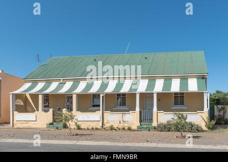 CRADOCK, AFRIQUE DU SUD - 16 février 2016 : Une vieille maison à Cradock, une ville de taille moyenne dans la province orientale du Cap Banque D'Images