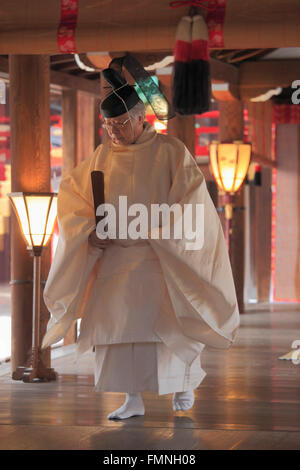 Le Japon, Kyoto, sanctuaire Shimogamo-jinja, Setsubun Festival, prêtre shinto, Banque D'Images