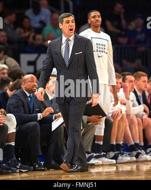 New York, New York, USA. Mar 12, 2016. L'entraîneur en chef des Wildcats Villanova Jay Wright lors de la demi-finaliste du tournoi Big East au Madison Square Garden de New York. Villanova défait Providence 76-68. Duncan Williams/CSM/Alamy Live News Banque D'Images