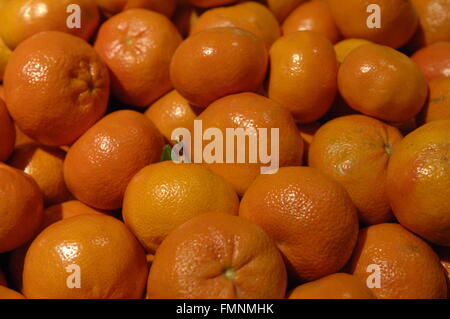 Les oranges sur l'affichage à Carrefour - Malaga Banque D'Images