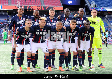 Foxborough, Massachusetts, USA. 12 mars, 2016. New England Revolution starters posent pour une photo de l'équipe avant le match entre MLS DC United et le New England Revolution tenue au Stade Gillette à Foxborough dans le Massachusetts. Credit : Cal Sport Media/Alamy Live News Banque D'Images