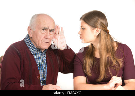 Jeune femme fait test d'audition pour l'ancien senior man Banque D'Images