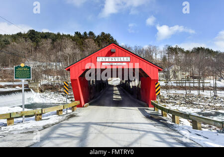 Pont couvert de Taftsville à Woodstock, Vermont. Banque D'Images