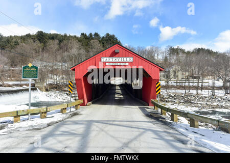 Pont couvert de Taftsville à Woodstock, Vermont. Banque D'Images