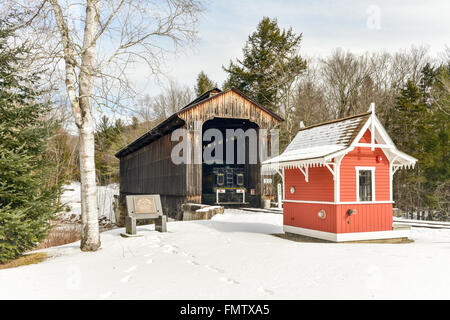 Clark's Trading Post pont couvert au Lincoln, New Hampshire. Banque D'Images