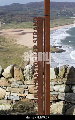 Ballymastocker Strand et de façon sauvage de l'Atlantique au marqueur Knockalla, comté de Donegal, Irlande. Banque D'Images