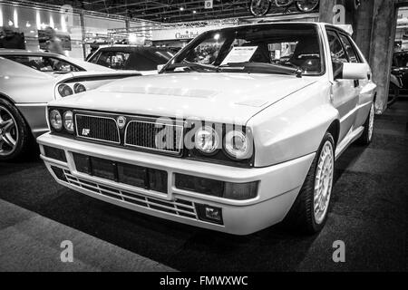 Voiture de sport Lancia Delta HF Integrale 16v Evoluzione II, 1993. Noir et blanc. Banque D'Images